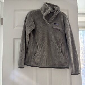 Patagonia Women's Fleece Snap-T Pullover in Light Gray